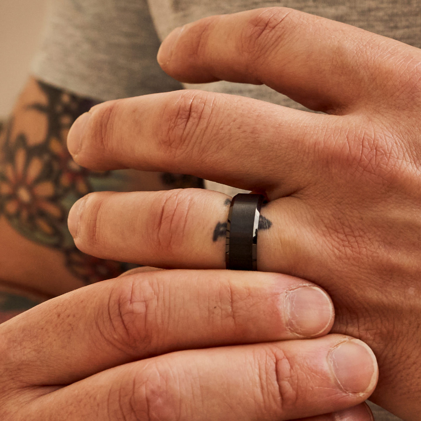 Ridge 8mm Beveled Ring Set - Royal Black